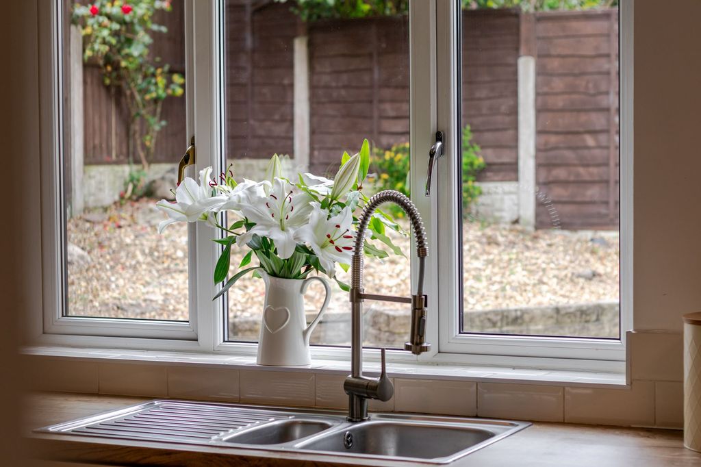 Property photo 2 of 27