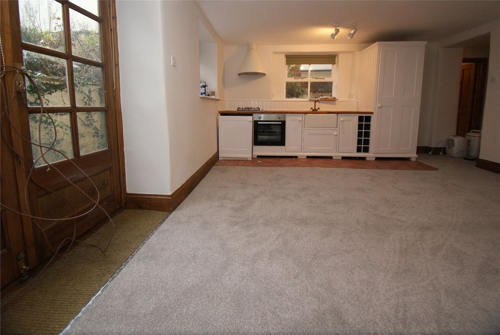 Property photo 3 of 8 Picture No. 10