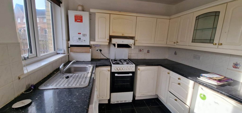 Property photo 2 of 8