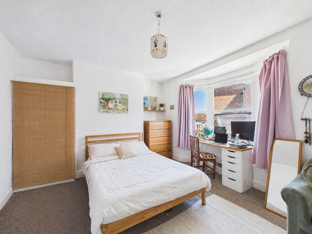 Property photo 1 of 16 Photo 7