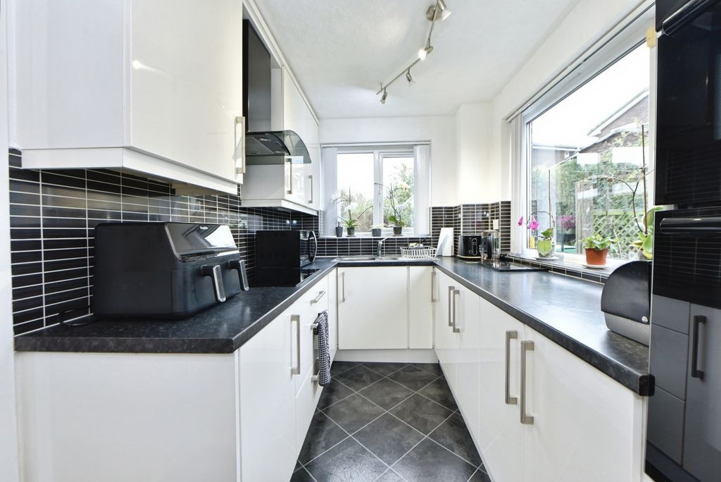 Property photo 2 of 12 Photo
