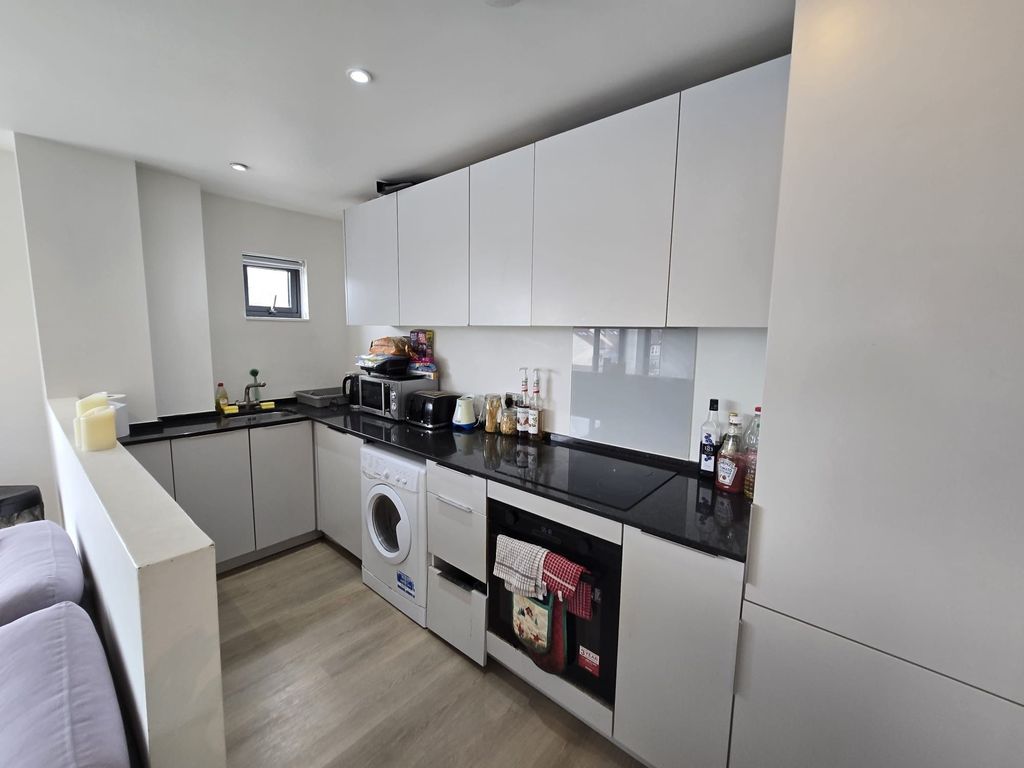 Property photo 3 of 9 Kitchen