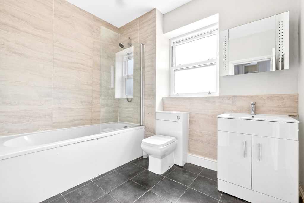 Property photo 2 of 10 Bathroom
