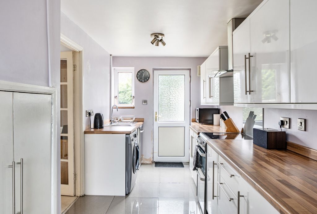 Property photo 3 of 21 Kitchen