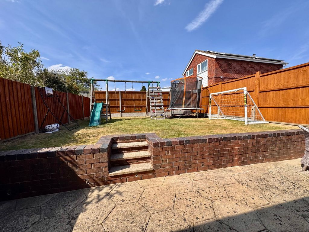Property photo 2 of 34