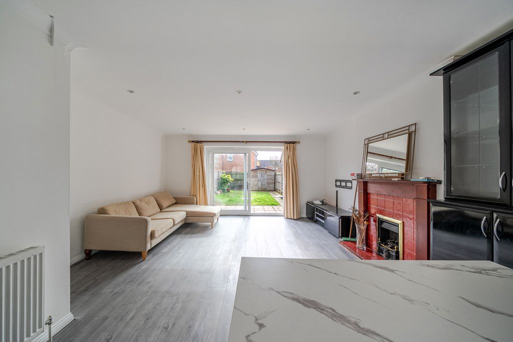 Property photo 3 of 21 1422797-4-69A6Daf...