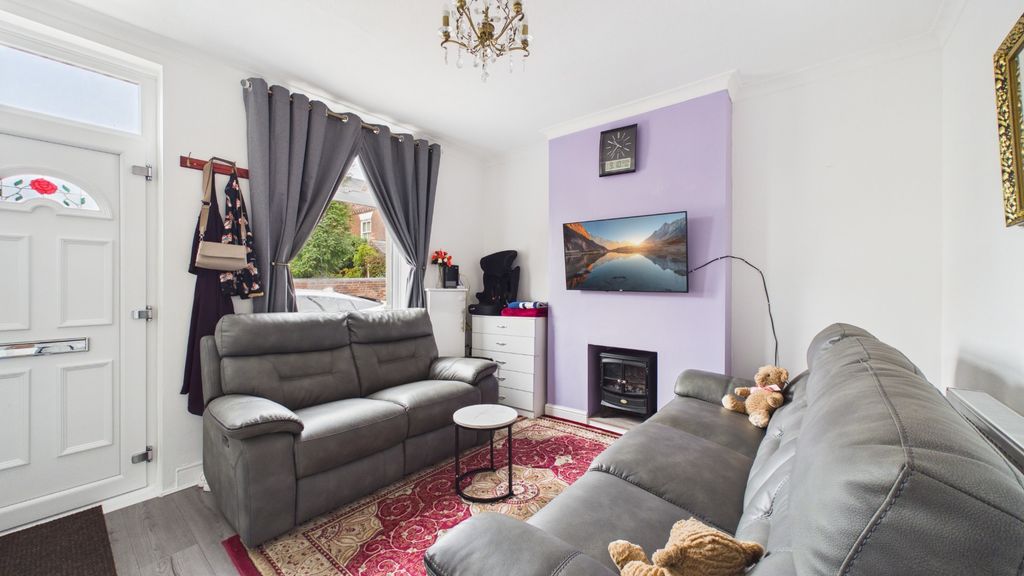 Property photo 3 of 10 5275655