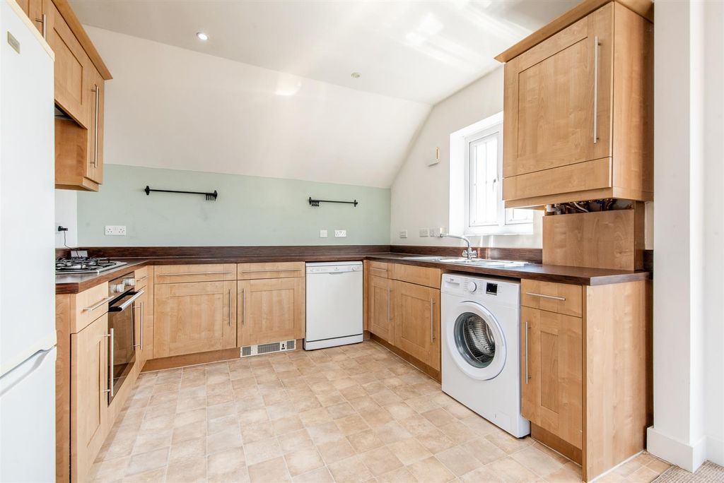 2 bed flat for saleLancers Close, Chorley PR7 photo 5