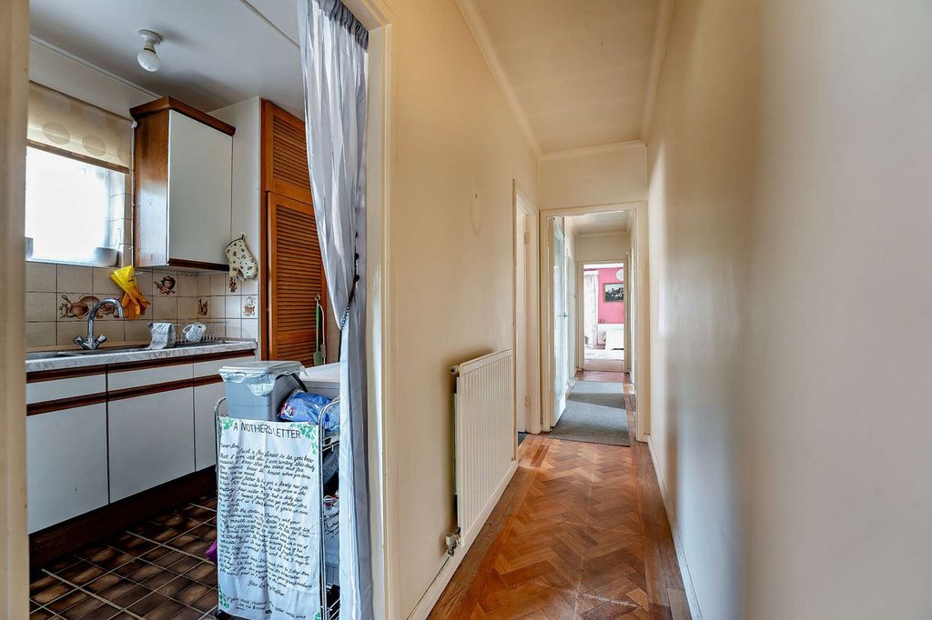 Property photo 2 of 21