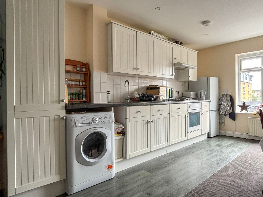 Property photo 2 of 7 Kitchen