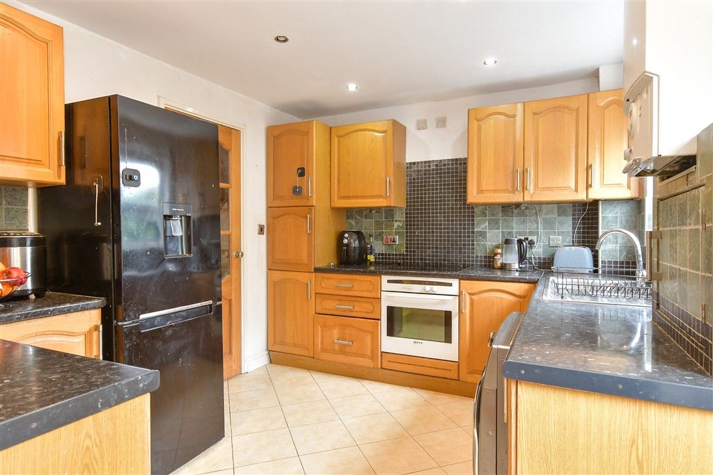 Property photo 3 of 6 Kitchen