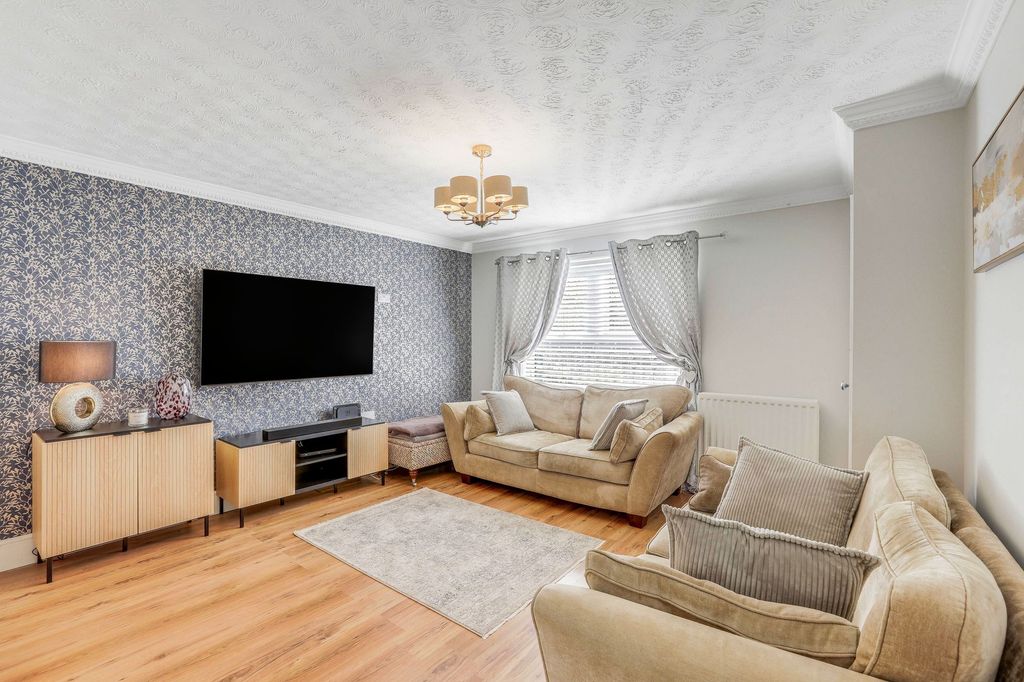 Property photo 2 of 31