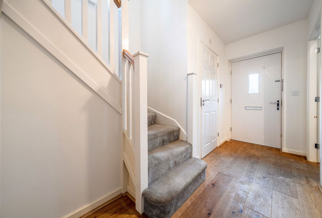 Property photo 2 of 13 1388517-6-6941904...