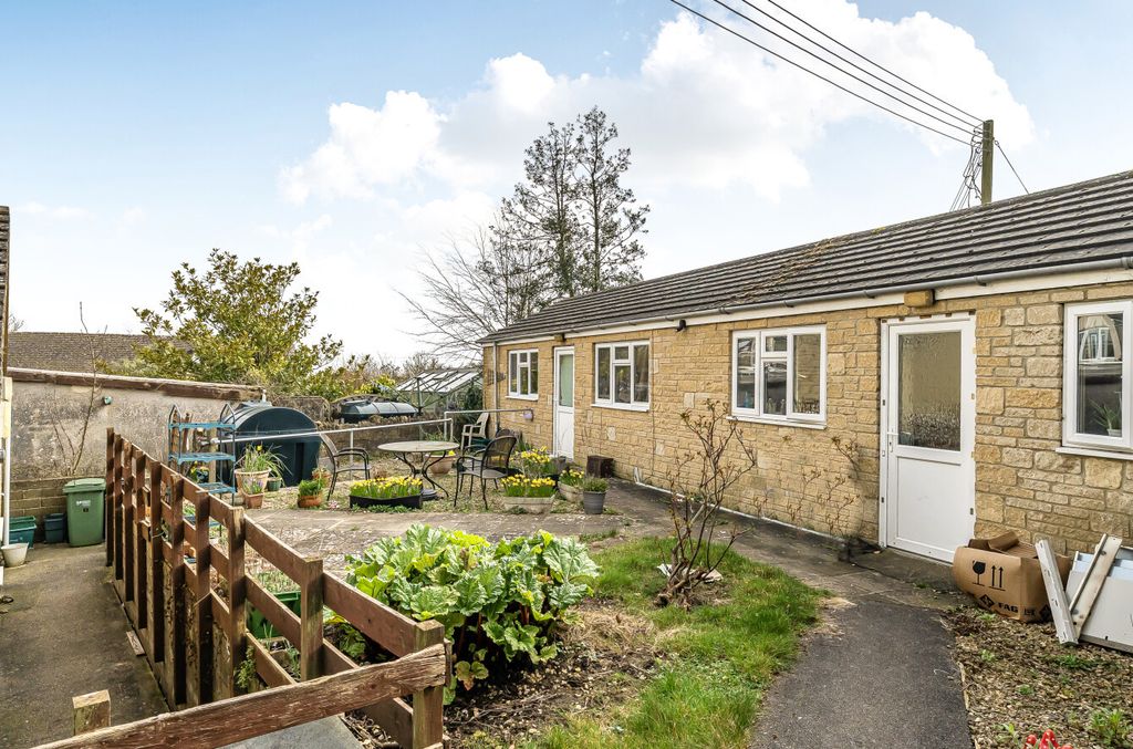 Property photo 2 of 27 Bungalow