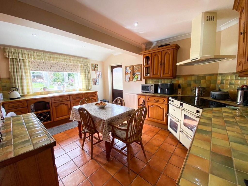 Property photo 3 of 14 04886E31-c351-44d1-9Ef4-B822B2404E48.Jpg