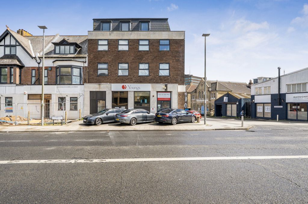 Property photo 3 of 13 1463454-1-6A04A33...
