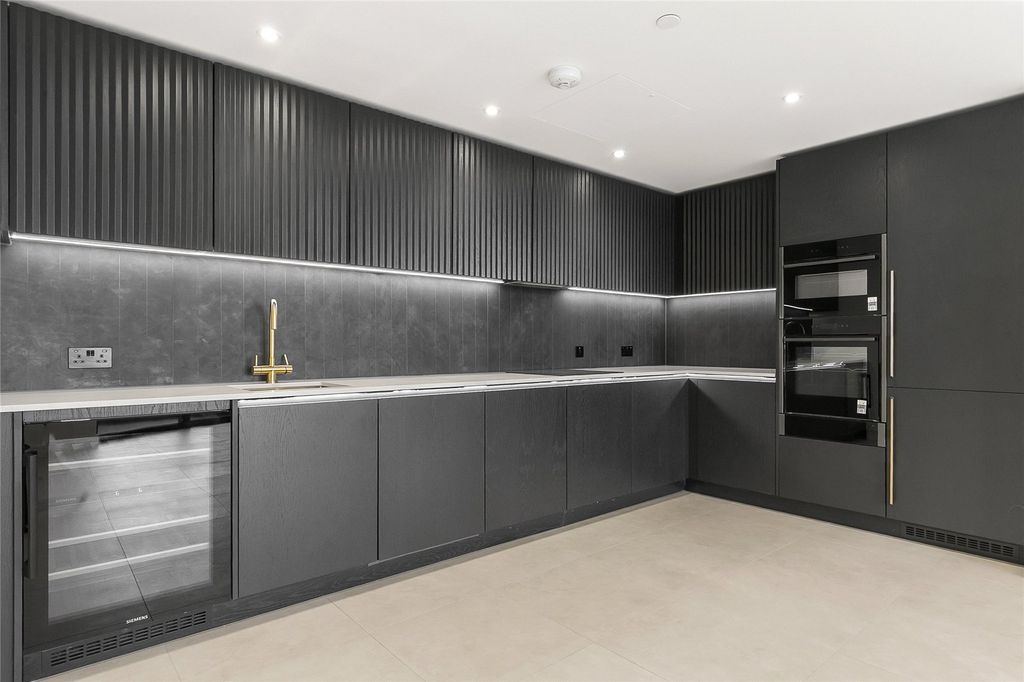 Property photo 2 of 12 Kitchen