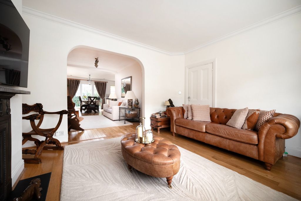 Property photo 2 of 15 4912864