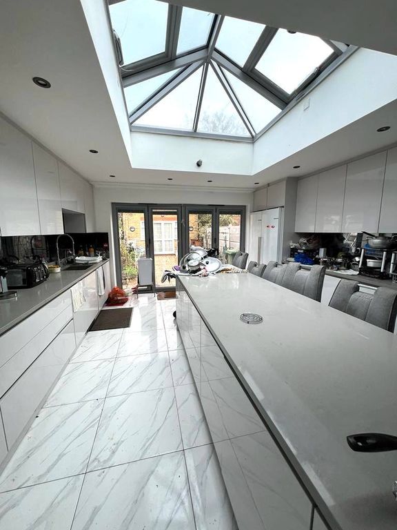 Property photo 2 of 7 Gallery