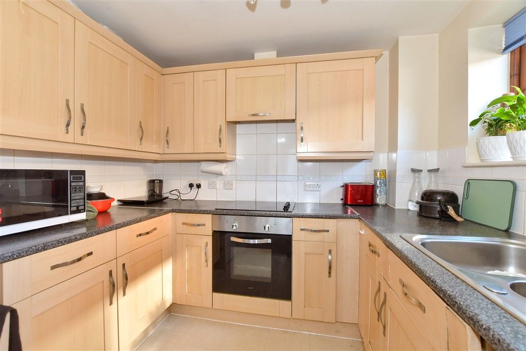 Property photo 3 of 6 Kitchen