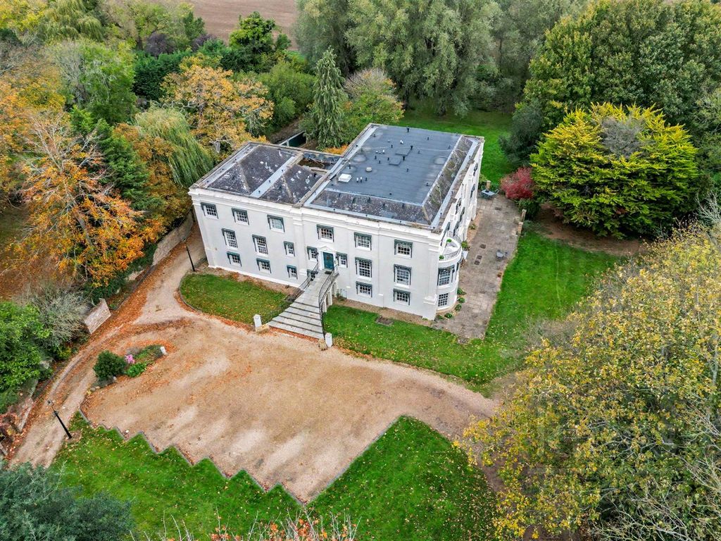 Property photo 2 of 32