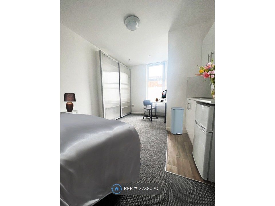 Property photo 2 of 8 Room 2