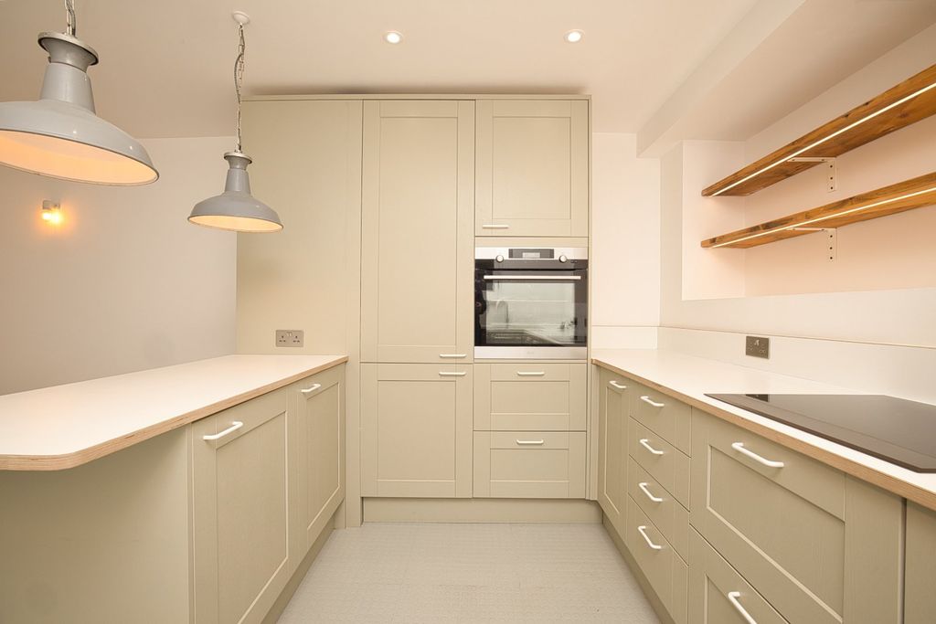 Property photo 3 of 17 Picture 3