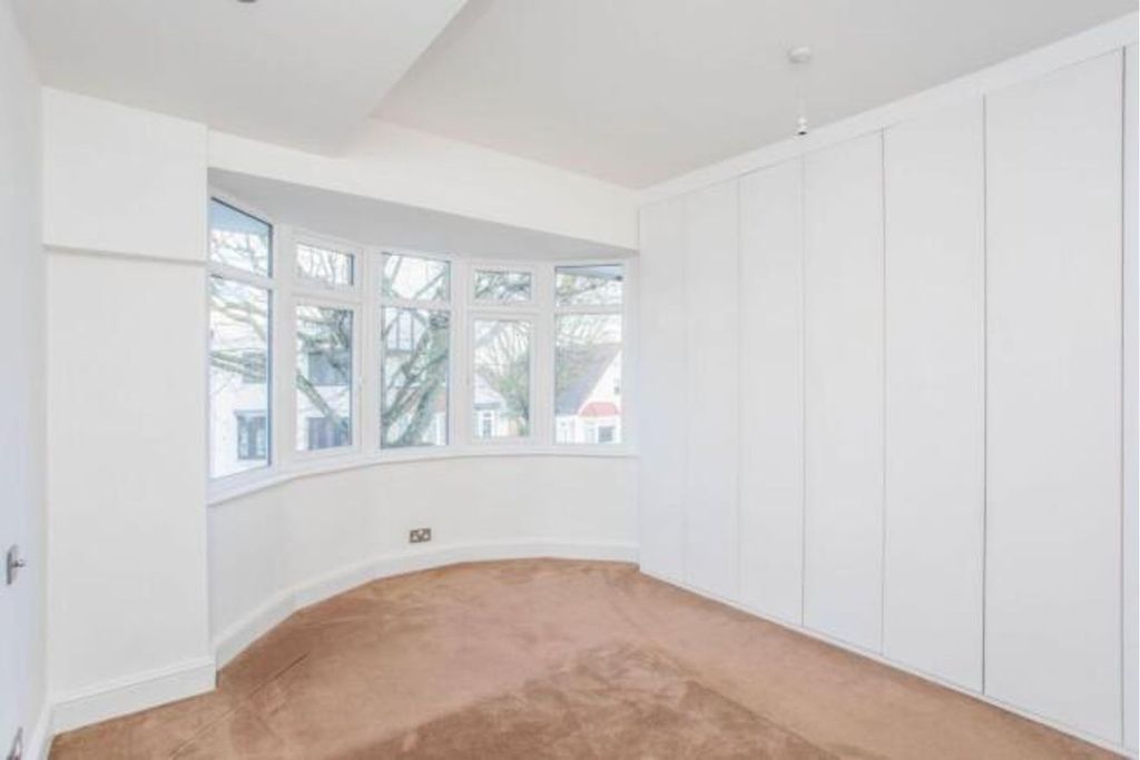 Additional image 7 of 5 bed semi-detached house for saleFarndale Crescent, Greenford UB6