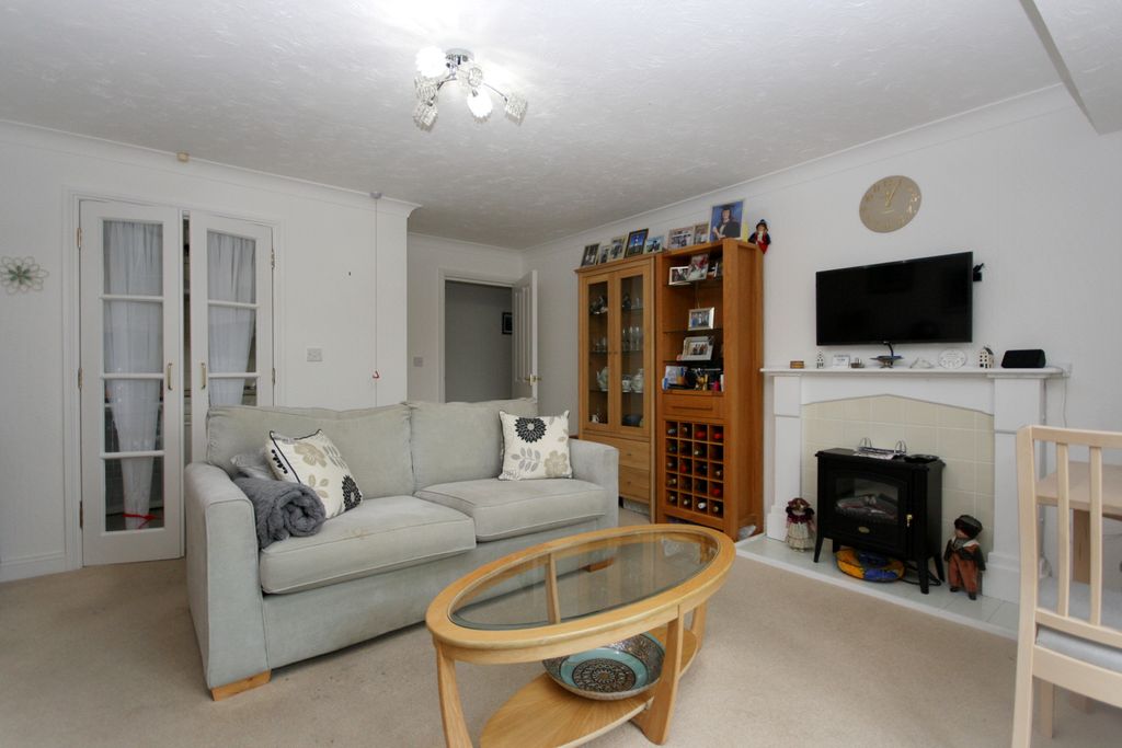 Property photo 3 of 12