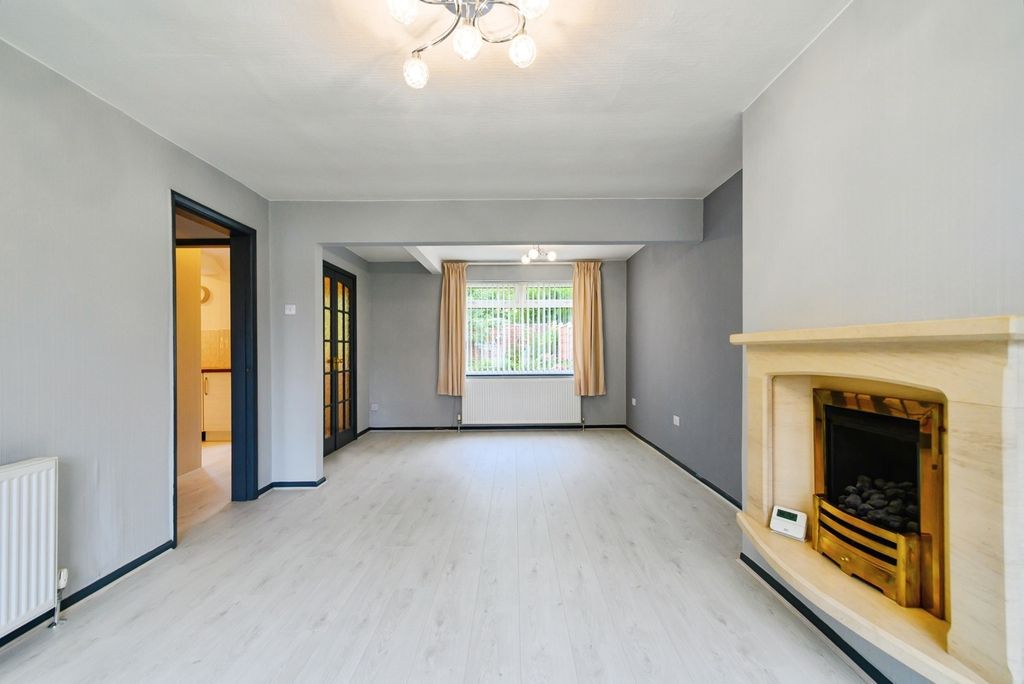 Property photo 3 of 21 Pbox-Img.Jpg