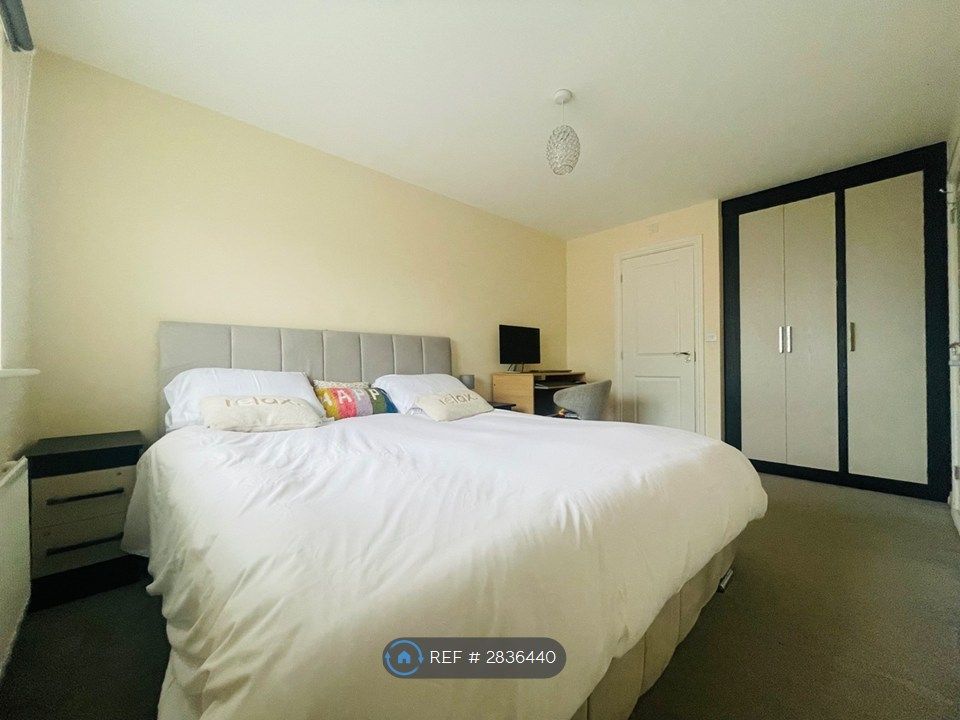 Property photo 2 of 10 Your Large Room