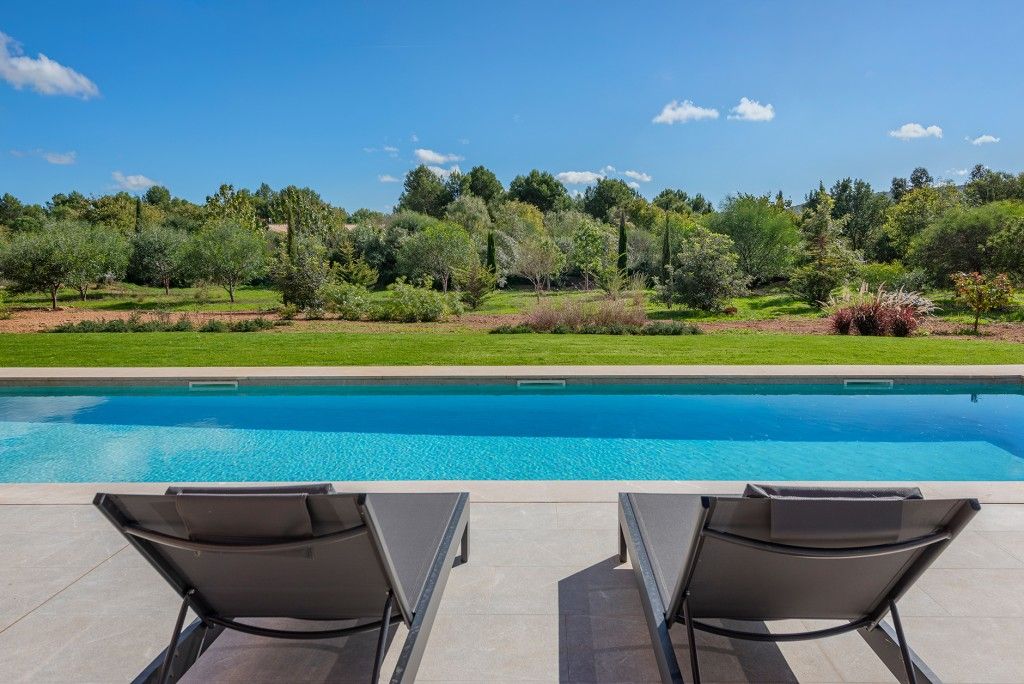 Property photo 3 of 20 Pool (2)