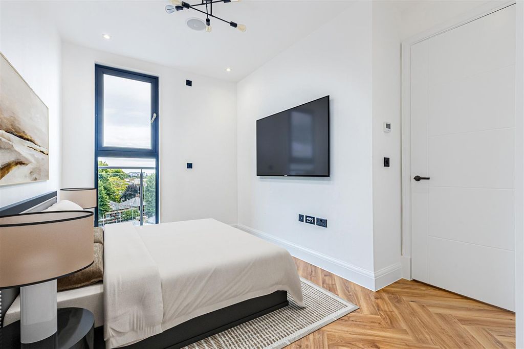 Property photo 2 of 12 Peninsula Court (13).Jpg