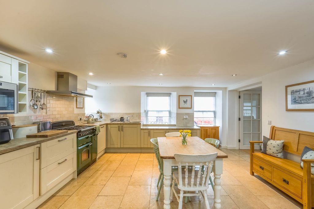 Property photo 3 of 18 Kitchen/Dining Room