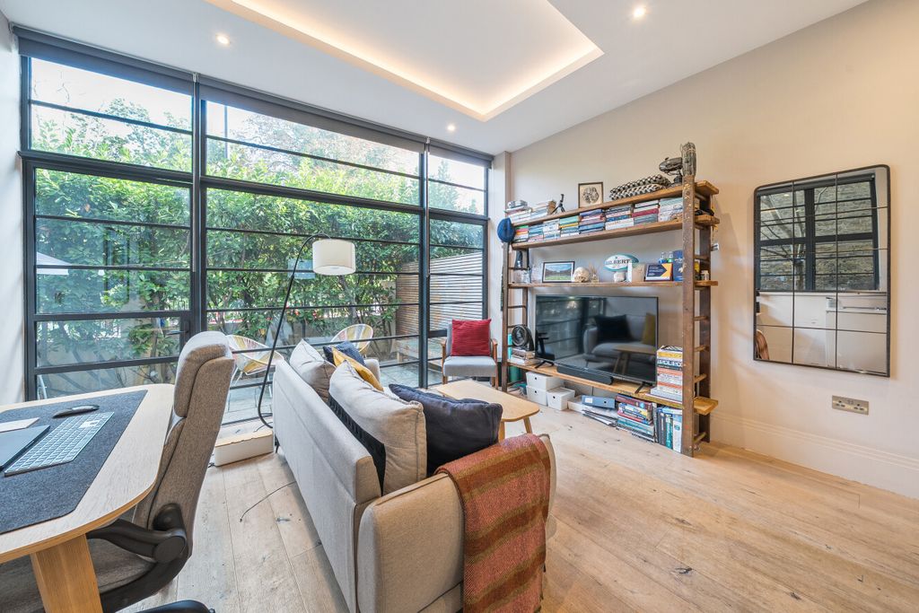 Property photo 1 of 7 1524557-9-6Ab38B4...