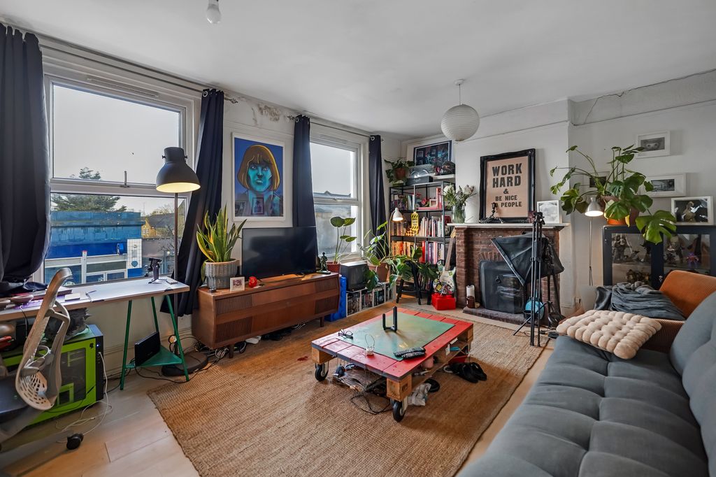 Property photo 2 of 9