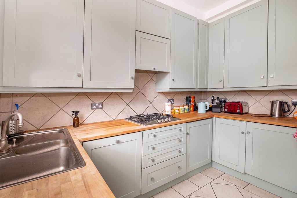 Property photo 3 of 9 21-Braemar-Avenue...