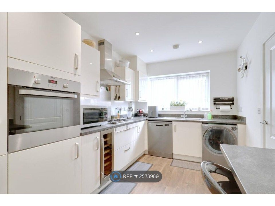 Property photo 3 of 16 Kitchen