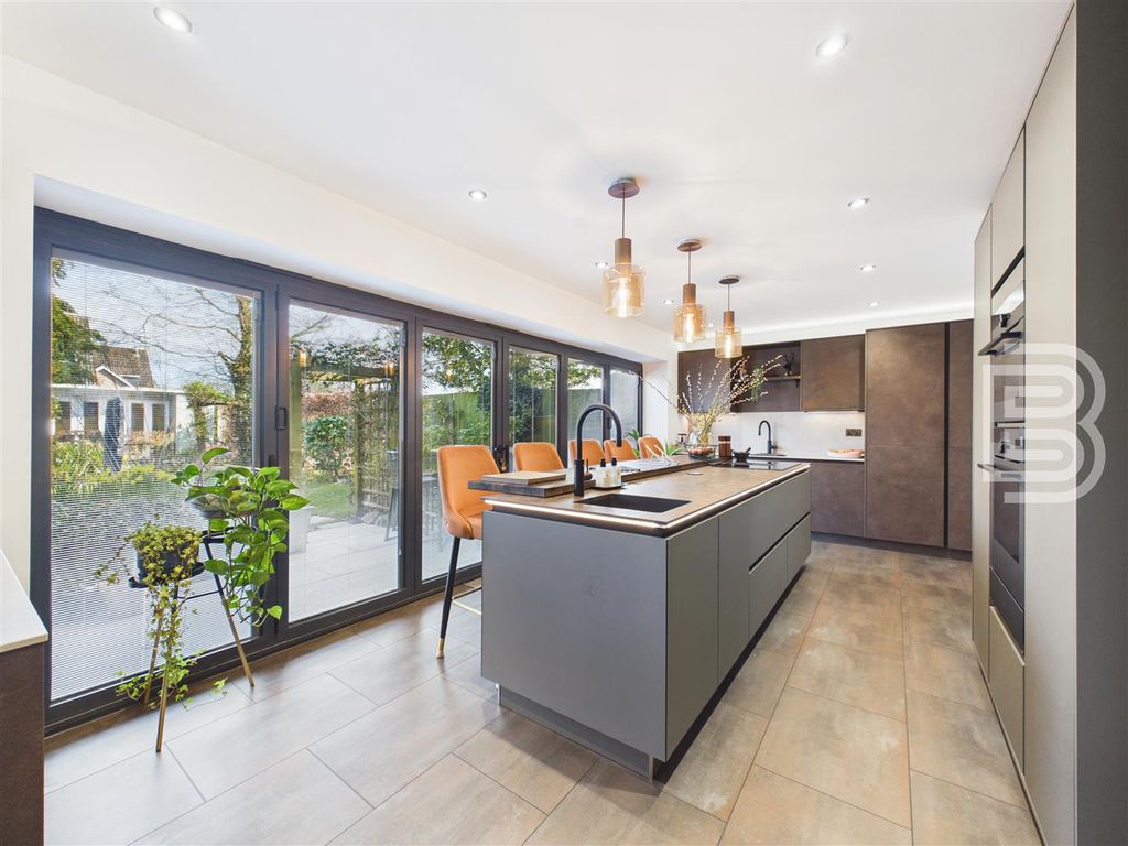 Property photo 2 of 22 Kitchen (3).Jpg