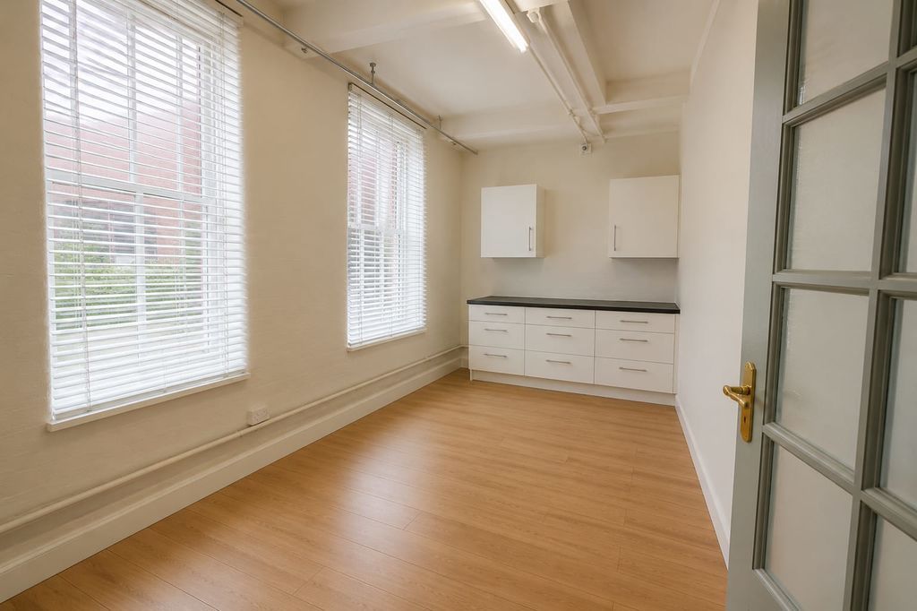 Property photo 3 of 4 Second Floor Office 2