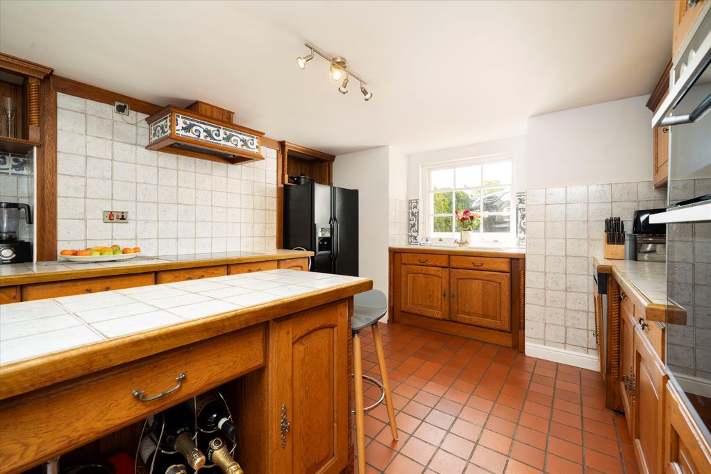 Property photo 3 of 17 Image