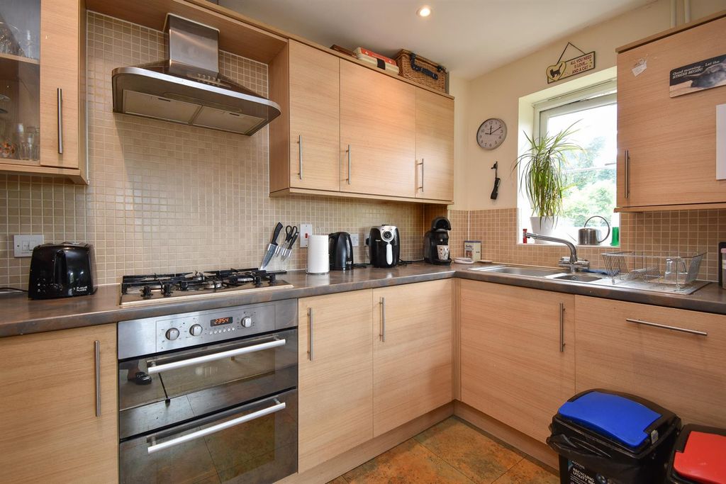 Property photo 3 of 13 Kitchen