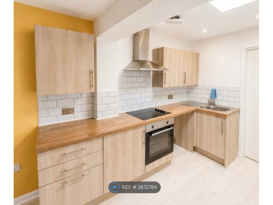 Property photo 1 of 5 Kitchen Space