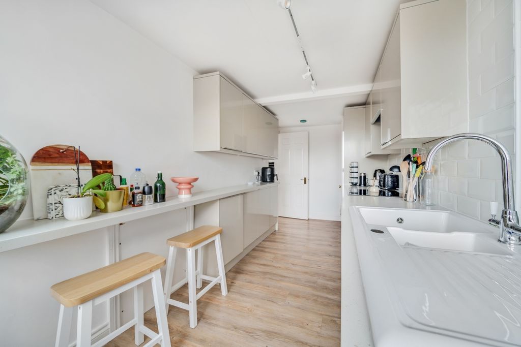 Property photo 1 of 10 Kitchen