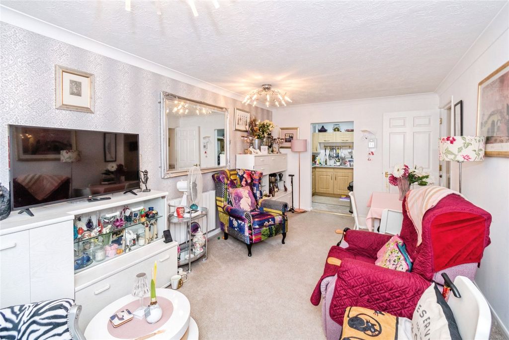Property photo 1 of 12 Lounge