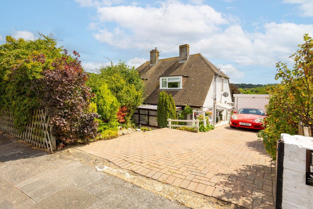 Property photo 1 of 32