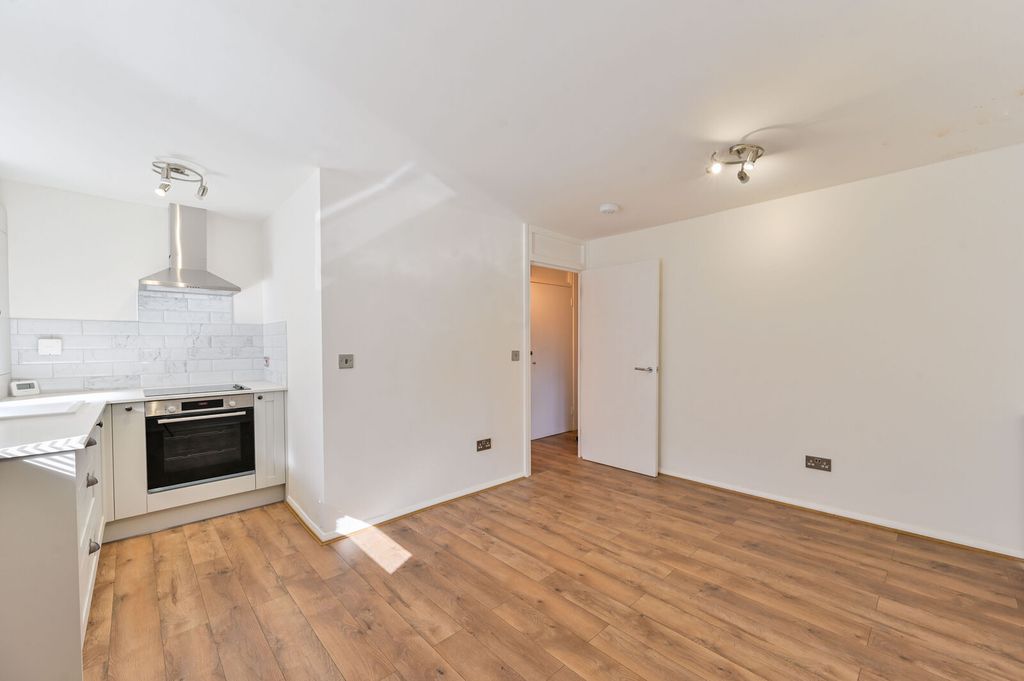 Property photo 3 of 9