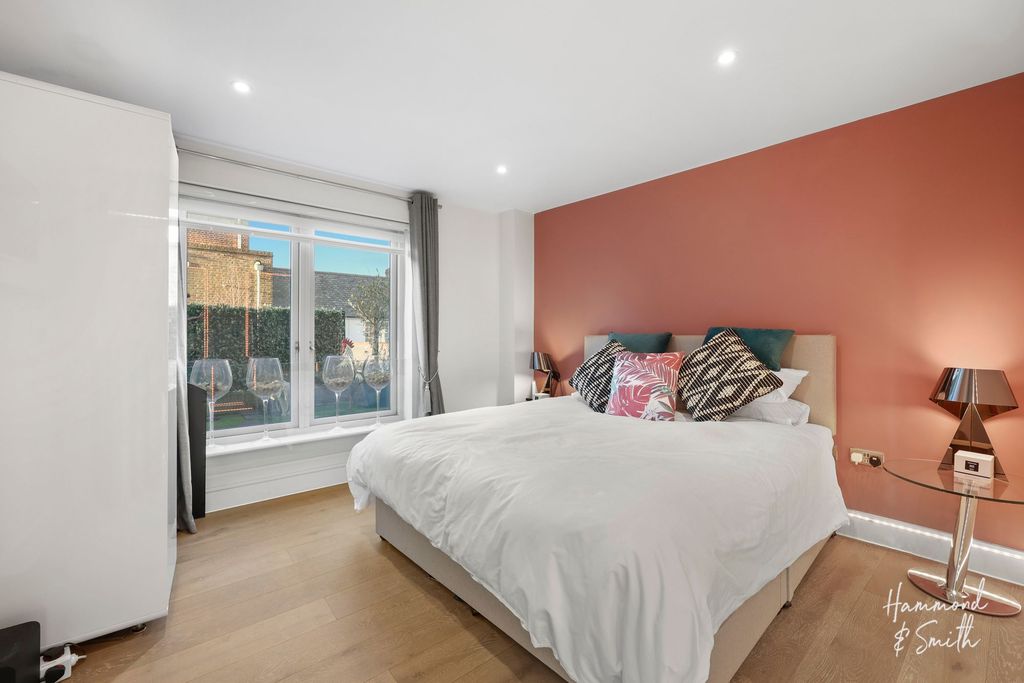 Additional image 10 of 2 bed flat for saleStar Lane, Epping CM16