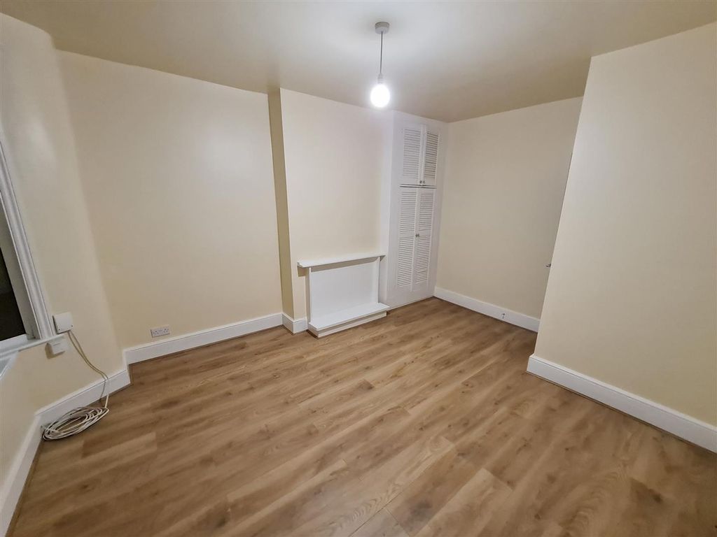 Property photo 3 of 5 Living Room