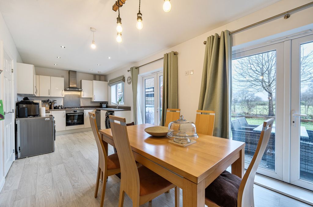 Property photo 3 of 14 1406833-20-697cc6...